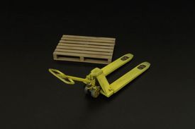 Pallet truck w- palette